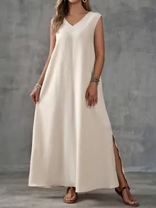 Elegante mouwloze maxi-jurk met V-hals en zijsplit in crèmewit met textuur