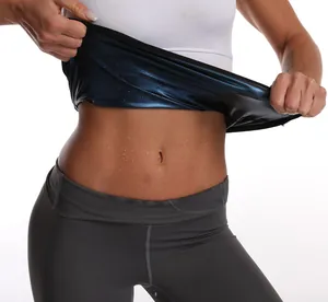 Dettaglio della fascia sauna per donne che mostra l'intenso effetto sudorazione sulla pelle