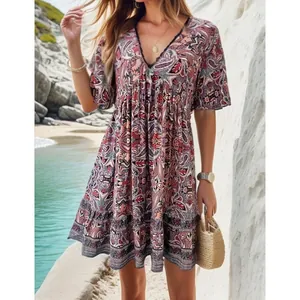 Elegantes Boho-Minikleid mit V-Ausschnitt und Paisley-Muster für den Strandurlaub