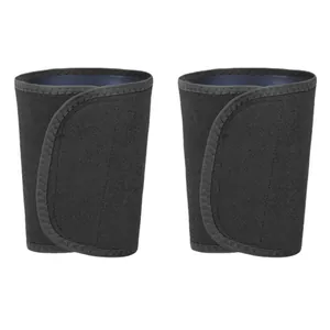 Paire de brassards de sudation noirs en néoprène avec des sangles velcro réglables