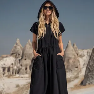 Abito midi vintage in cotone e lino nero con cappuccio, mezza cerniera e grandi tasche