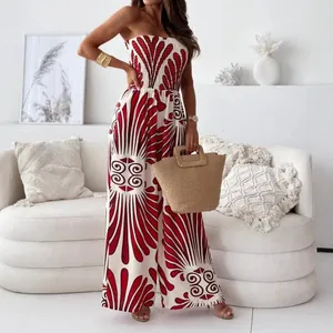 Combinaison pantalon large bustier dos nu tendance avec un imprimé rouge et blanc chic