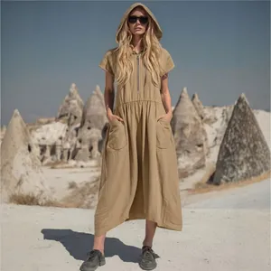 Elegante abito midi vintage in cotone e lino kaki con cappuccio, mezza zip e tasche
