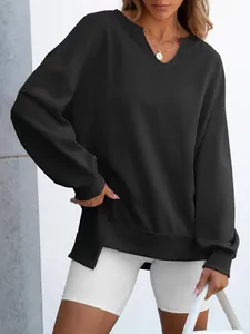 Zwarte dames sweater met V-hals en zijsplitjes voor een comfortabele en casual uitstraling