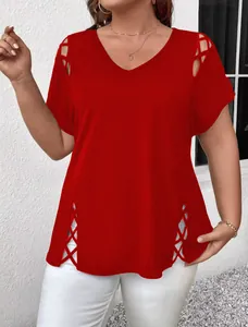 Haut grande taille rouge col en V avec détails découpés en treillis ajouré pour femme