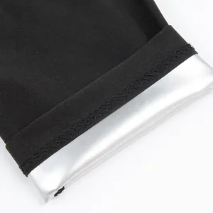 Détail d'une gaine amincissante pour femme avec doublure argentée effet sauna thermique