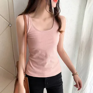 Camiseta de tirantes acanalada rosa de corte ajustado con cuello en U para mujer