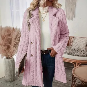 Manteau en Fausse Fourrure à Double Boutonnage pour Femmes Col à Revers Texture Torsadée Veste en Peluche Mi-Longue Hiver