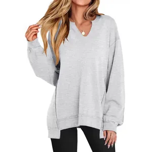 Casual lichtgrijs oversized sweatshirt voor dames met V-hals en stijlvolle splitten