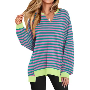 Oversized gestreepte dames sweatshirt met V-hals in roze en groen met limoengroene bies