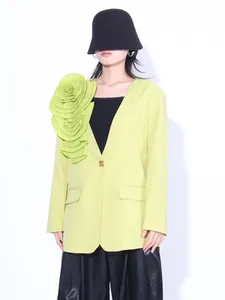 Elegante limoengroene blazer met 3D-geplooide bloemdecoratie voor damesstijl
