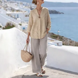 Schickes Resort-Zweiteiler-Set mit V-Ausschnitt-Print-Bluse und grauer Weithose