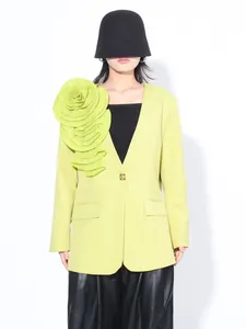 Elegante limegroene slim-fit blazer voor dames met grote 3D-geplooide bloemdecoratie