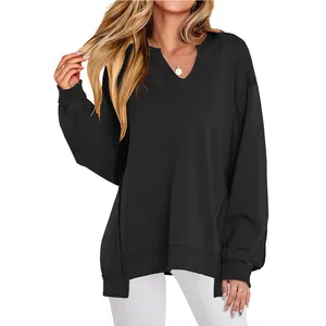 Comfortabele losse zwarte dames sweater met V-hals, perfect voor herfst en wintermode