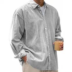 Chemise décontractée en velours côtelé gris pour homme avec col à revers et manches