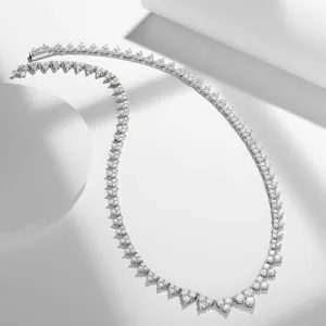 Collier exquis en argent S925 serti de moissanites pour une tenue de soirée élégante
