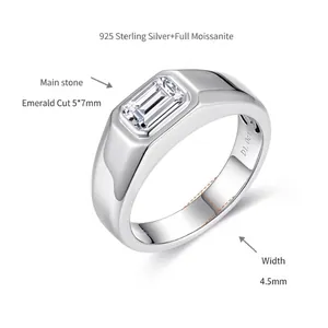 Vista dettagliata dell'anello in moissanite taglio smeraldo in argento 925 con misure