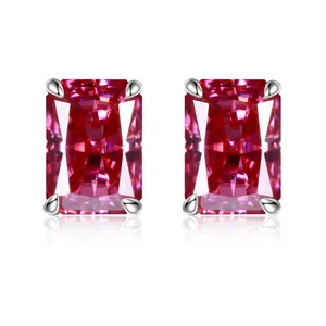 Vista dettagliata degli orecchini a lobo in moissanite rosa da 1 carato in argento 925