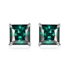 Vista detallada de pendientes cuadrados de plata S925 con moissanita color cerceta