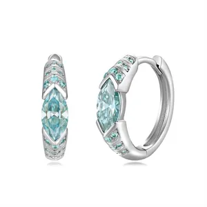 Elegantes pendientes de aro de plata S925 con moissanitas de talla marquesa azul verde