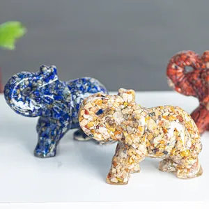 Detalle de figuras de elefante de resina de cristal natural para decorar el hogar