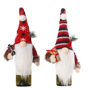 Coppia di decorazioni natalizie copribottiglie a forma di gnomo con cappelli in maglia