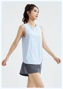 Damen loses ärmelloses hellblaues Sport-Tanktop und dunkelgraues Shorts-Set für Fitness