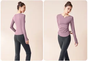 Figurbetontes Yoga-Set mit V-Ausschnitt Raffung Langarm-Oberteil und ausgestellter Hose