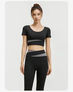 Hochelastisches zweiteiliges Yoga-Set mit schwarz-grauem Color-Block-Design für Fitness