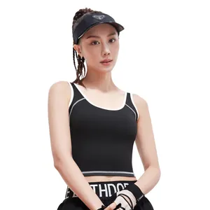 Soutien-gorge de sport élastique à col en U pour femme avec design courbe pêche.