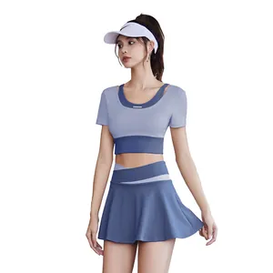 Completo sportivo da donna in due pezzi con crop top e gonna per yoga e fitness professionale