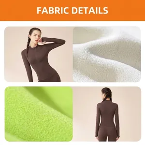 Set fitness yoga foderato in pile caldo con dettagli in tessuto termico aderente.