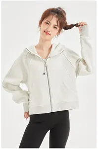 Veste de sport à capuche zippée doublée en polaire pour femme en gris clair