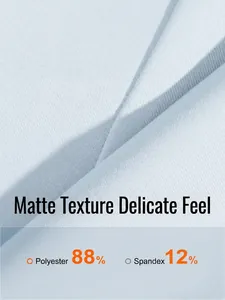 Dettaglio del tessuto opaco della maglietta da yoga: 88% poliestere e 12% elastan.
