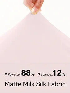 Detail aus mattem Milchseidenstoff für rosa Sportset, 88 % Polyester 12 % Elasthan