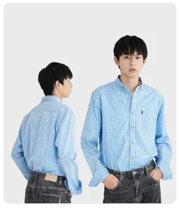 Vorder- und Rückansicht des blau-weiß karierten Langarm-Baumwollhemds für Herren, Slim Fit