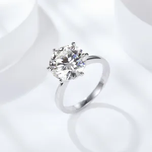 Bague en moissanite classique à 6 griffes de 5 carats avec gemme brillante en argent