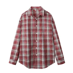 Chemise à carreaux rouge et blanc à manches longues style décontracté pour hommes et femmes.