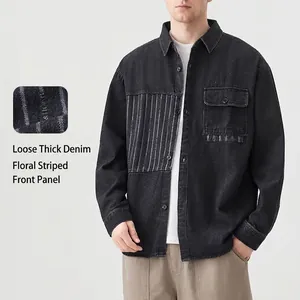 Chaqueta de camisa de mezclilla negra para hombre con patchwork a rayas y detalle de tela