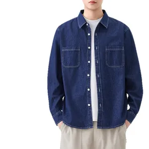 Chemise en jean bleu foncé pour homme avec double poche poitrine et boutons blancs