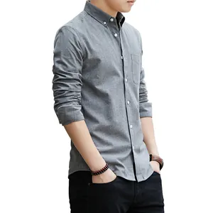 Camisa Oxford gris de manga larga para hombre con cuello abotonado y bolsillo