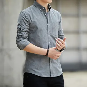 Camisa Oxford clásica de manga larga gris para hombre con cuello abotonado y bolsillo