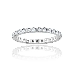 2,0 mm runder Moissanit-Eternity-Ring aus S925 Silber mit eleganter Reflexion