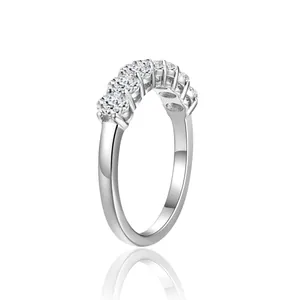 Eleganter S925 Sterlingsilber Ring mit funkelnden 3x4mm oval geschliffenen Moissaniten