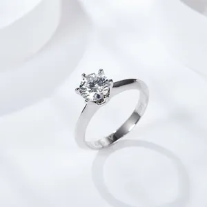 Classico anello solitario a sei griffe in argento S925 con moissanite brillante