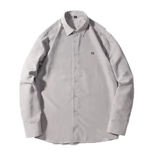 Camicia casual da uomo a maniche lunghe grigio chiaro con ricamo sul petto minimal
