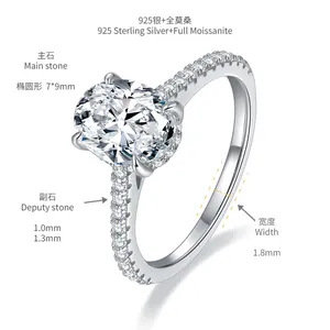 Dettaglio di un anello in moissanite ovale da 2 carati in argento 925 con misure.
