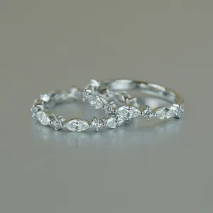 Eleganter Moissanit-Ewigkeitsring im Marquiseschliff aus poliertem 925er Sterlingsilber