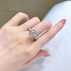 Lussuoso anello in moissanite da 5 carati taglio fuoco d'artificio con pavé