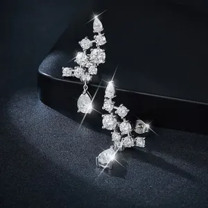 Μακροεντολή πολυτελών σκουλαρίκιων moissanite cluster από ασήμι 925